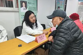 居民直呼“太贴心”！静安这里“邻家诊堂”进社区图片