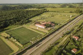 软硬件一流！泰山巴西足球训练基地诚邀各级职业队及青训机构赛训图片