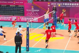 胜利告别本赛季 光彩体育场响起“北京北汽，再接再厉”图片