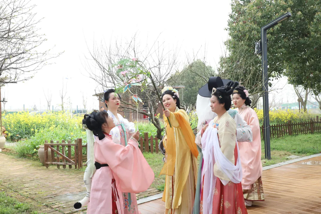 桃花灼灼映孝南 杨店文旅春意浓