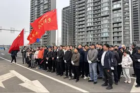 青岛城投集团举行义务植树主题党日活动图片