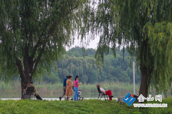 句容赤山湖“双节”迎客掀热潮