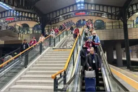 为期8天，“找北”之旅｜哈铁今冬首趟冰雪旅游专列开跑图片