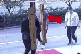 吴彦祖到眼镜店验光配镜，网友：老板和老板娘好像在自家店做贼图片