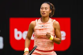 郑钦文晋级WTA500柏林公开赛次轮图片