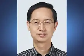 极目政情|湖北人华先胜任同济大学正高级教师，他18岁由黄冈中学保送北大，曾供职微软当过阿里巴巴副总裁图片