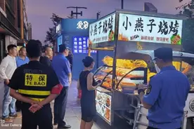 流动摊贩来来去去、跨门经营反反复复……闵行马桥镇以制度创新巧治街面顽疾图片