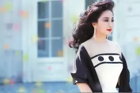 【每日听首粤语歌】《城市足印》小凤姐韵味独特的歌喉，用心用情唱出真本色图片