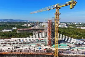 赣江新区：坚守岗位赶进度图片