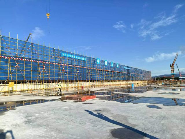 西双版纳机场四期改扩建项目停车楼主体结构顺利封顶