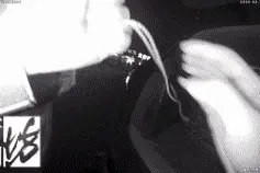 上海一男子深夜大喊，“我不能动了！”费了警方两套方案……图片