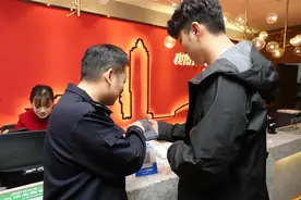 入住酒店忘带身份证怎么办？襄城区旅馆业全面启用“湖北公安身份码”图片