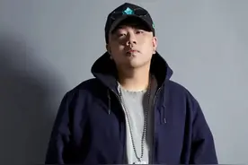 他来了他来了！11月29日，南征北战NZBZ队长胡汀洋将“出战”文昌阁路边音乐会图片