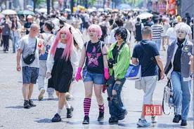 三条步行街的对话①丨武汉江汉路步行街：各地年轻人拥抱百年老街图片