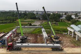 S19淮桐高速公路路基1标首片箱梁架设完成图片