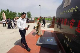 飞越万里跨国寻根，革命先辈后人从俄罗斯来鄂与亲人团聚图片