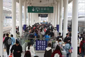 “双节”期间，商丘火车站共发送旅客39万人次图片