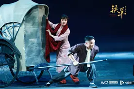 一场华美动人的现代粤剧在佛山上演，由粤剧名家李淑勤主演图片