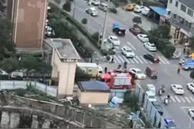 广元一5岁孩童掉入小区化粪池，爷爷为救孩子不幸离世，家属：井口只盖了个木板图片