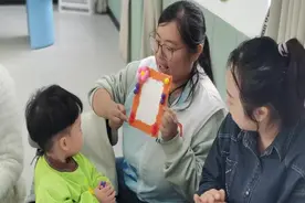 “粘土家庭相框，铭刻家庭记忆” 国际儿童日亲子活动图片