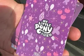 卡牌集换、拆卡直播……有孩子甚至花费上万，“卡片社交”监管需跟上图片