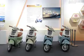 2024世界智能产业博览会丨这台智能电动两轮车可实现钥匙一键云分享 全家用车手机搞定图片