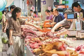 记者走访市场发现肉价“冰火两重天” 牛肉价“节节退” 猪肉价“蹭蹭上”图片