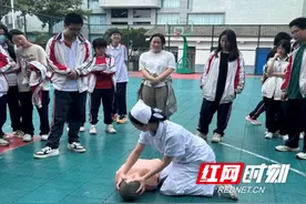 核工业卫生学校教师志愿者为中学生开展急救知识技能培训图片