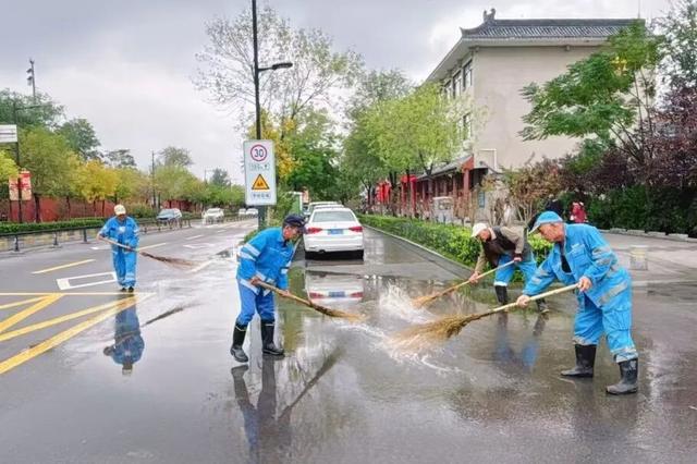 宠客在龙亭丨“双节”雨幕下的环卫诗篇