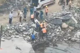 为捡手机翻护栏，女子坠下40米高瀑布身亡图片