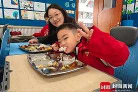 家长进校陪餐、开通监督二维码 开学首日 成都“校园餐”有新变化图片