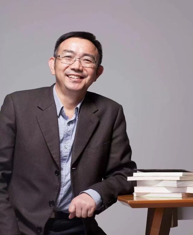 这堂“深圳历史课”不在教室！尹昌龙街头开讲，深圳读书月首场走读活动圈粉无数