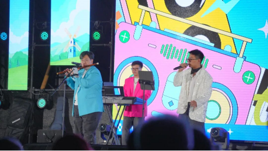 夜幕乐章：街头音乐会奏响幸福旋律