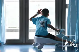 亳州瘫痪男孩成长视频收获7.4万网友点赞图片