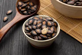 嗑出感情、嗑出年味的瓜子怎么吃更健康？食用指南来了图片