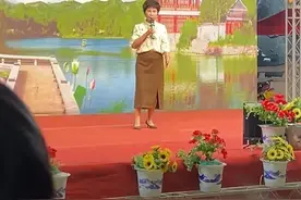 潮汕阿姨唱“生腌”英文歌走红，网友：魔性到无限循环图片