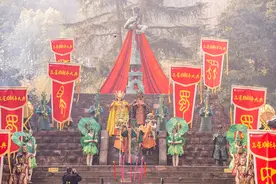 春节期间三星堆博物馆延时开放，沉浸式古蜀文化体验让游客重回三千年前古蜀国图片