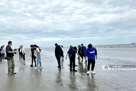 沙如墨，浪如雪，白浪滩“黑金沙滩”竟能防晒美白！图片