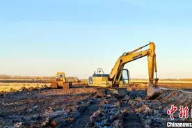 黑龙江“秋整地”13084万亩地 比去年同期增长103.6万亩图片