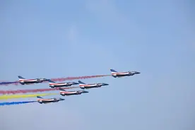 中国航展 | 空军八一飞行表演队拉开航展表演大幕图片