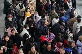 2024春运首日的琼州海峡，徐闻港人潮涌动图片