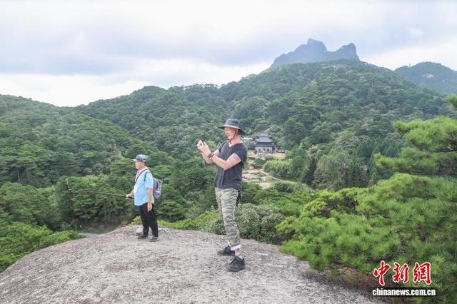 中外摄影师走进世界地质公园江西三清山 定格自然与人文之美