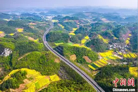 贵州黔西：高速公路美如画图片