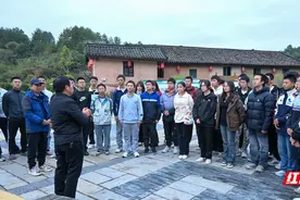 行走的思政课 湖南高铁职院师生赴“半条被子”故事发生地开展实践教学活动图片