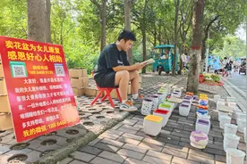 妹妹高位截瘫，许昌17岁男孩摆摊筹集治疗费，陌生人的爱心点亮奇迹之光图片