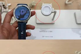 智能手表充电器五花八门，为何难以实现 “一线通用”？图片