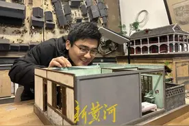 济南手艺人微缩复原《小巷人家》：屋子有200多个零件，最小的仅1厘米图片