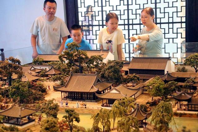 江苏苏州：感受园林文化 丰富暑假生活