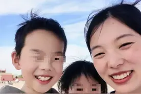 重庆单身母亲直播摆摊救子后续：孩子第三次手术恢复良好图片