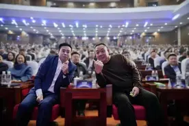 永辉高管谈调改，于东来直接打断！质问月赚200万为何不涨工资？图片